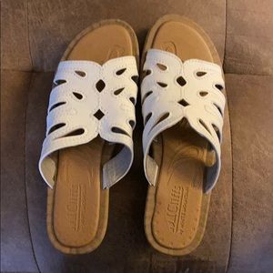 New Cliffs, by White Mountain Summer Sandals
